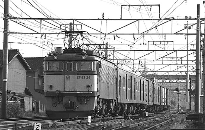 �d�e62 24�ƃ��L8000�`